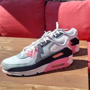 Nike Dynamic Gray and Pink Sneakers with Chunky Design